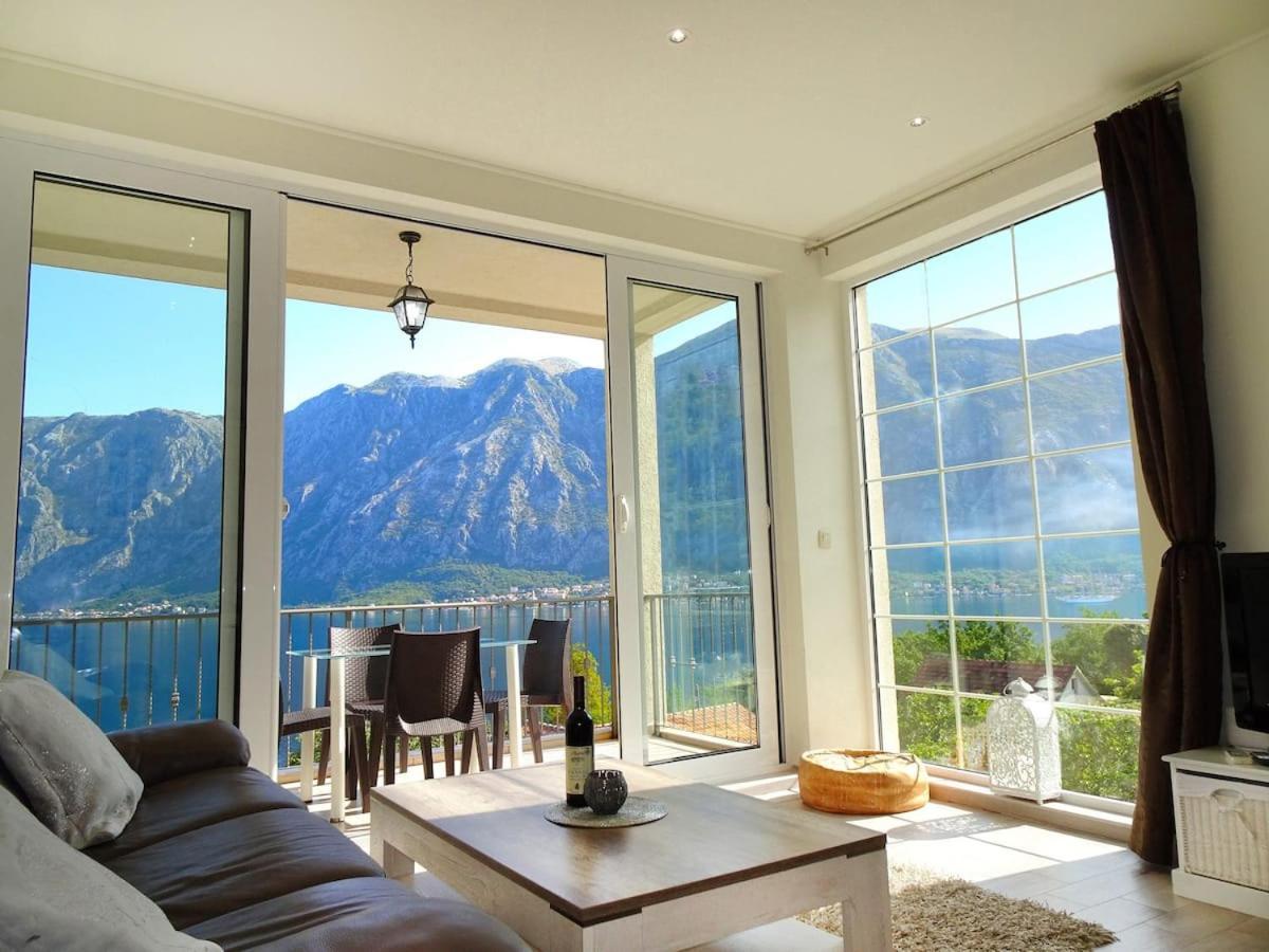 Bay Of Kotor View Apartment With Pool Prčanj Eksteriør billede